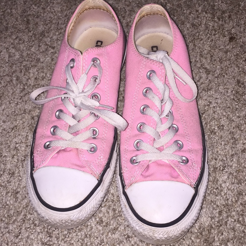 Pink converse low tops